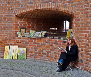 quadri, leggere, esposizione, mattoni, seduta, libro, lettura, mostra, pittrice, artista