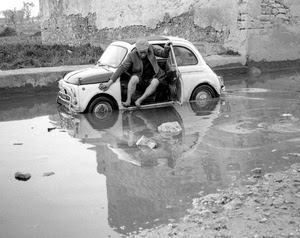 cinquecento, acqua, pozzanghera, auto, allagamento, bianconero, riflesso, uomo, sassi, macchina, pioggia