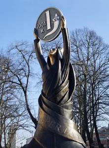 monumento, lira, alberi, statua, moneta, donna, cielo